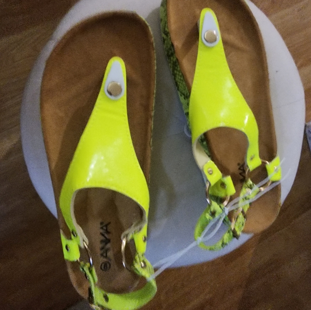 Sandals - Picture 6 of 9